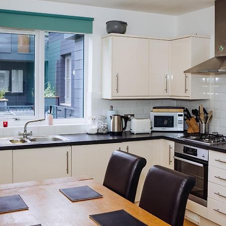 באת' Beautiful, Contemporary 3 Bedroom Apartment מראה חיצוני תמונה