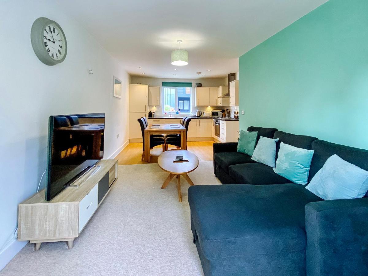 באת' Beautiful, Contemporary 3 Bedroom Apartment מראה חיצוני תמונה